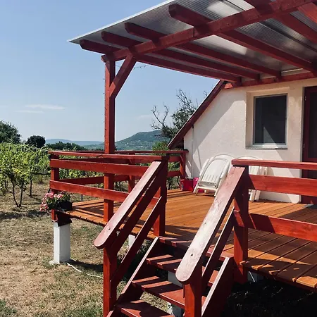 Erdodi Liget Badacsony Hegyen 度假居 *